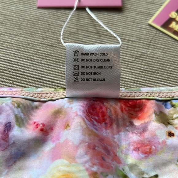 Strawberry Milk Mob Floral Bikini - Pink and White - Picture 7 of 10